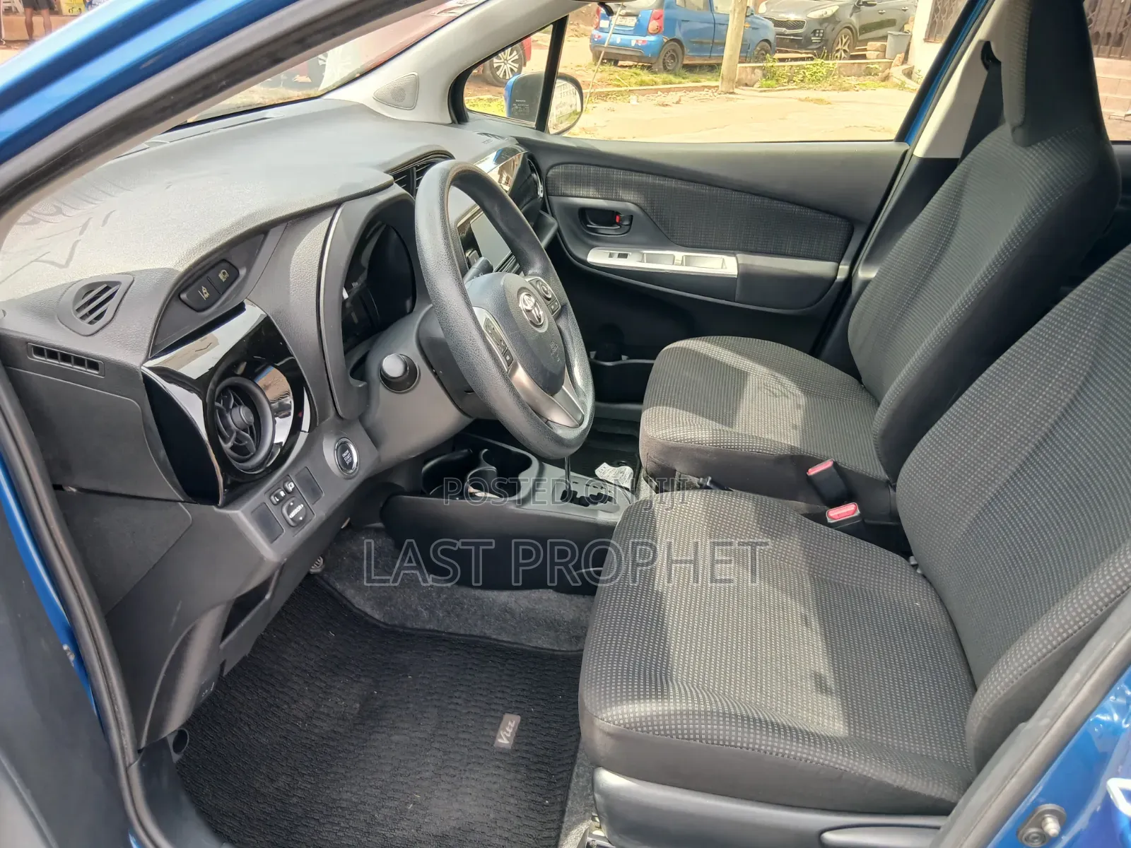 Toyota Vitz 1.3 FWD 5dr 2015 Blue