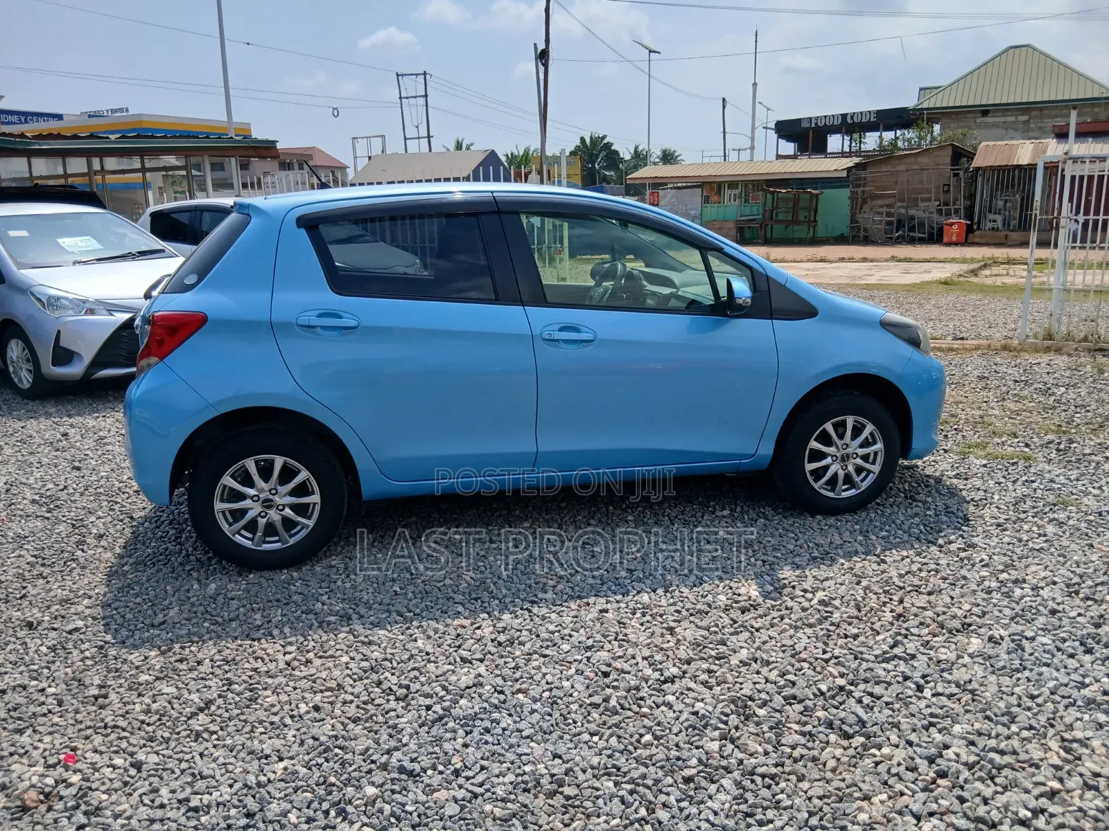 Toyota Vitz 1.3 AWD 5dr 2016 Blue
