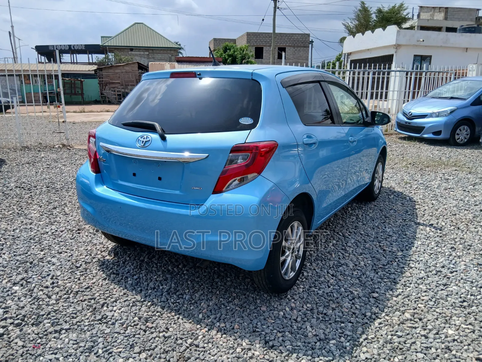 Toyota Vitz 1.3 AWD 5dr 2016 Blue