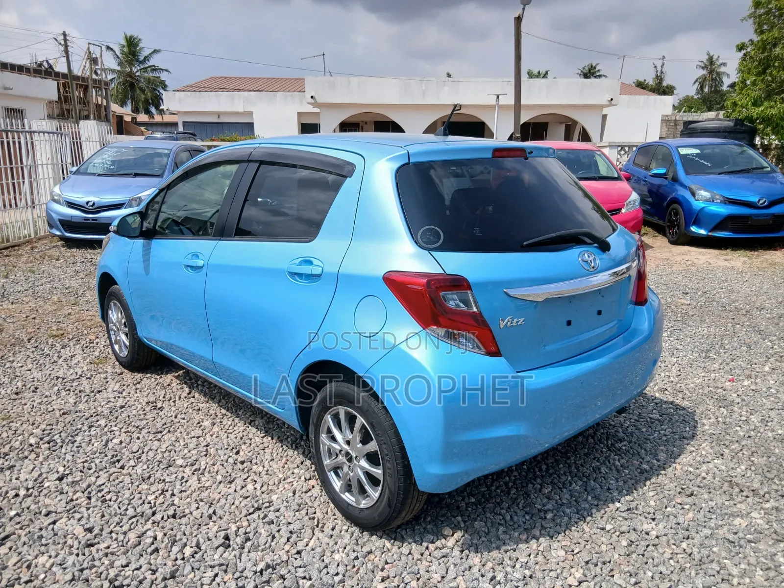 Toyota Vitz 1.3 AWD 5dr 2016 Blue