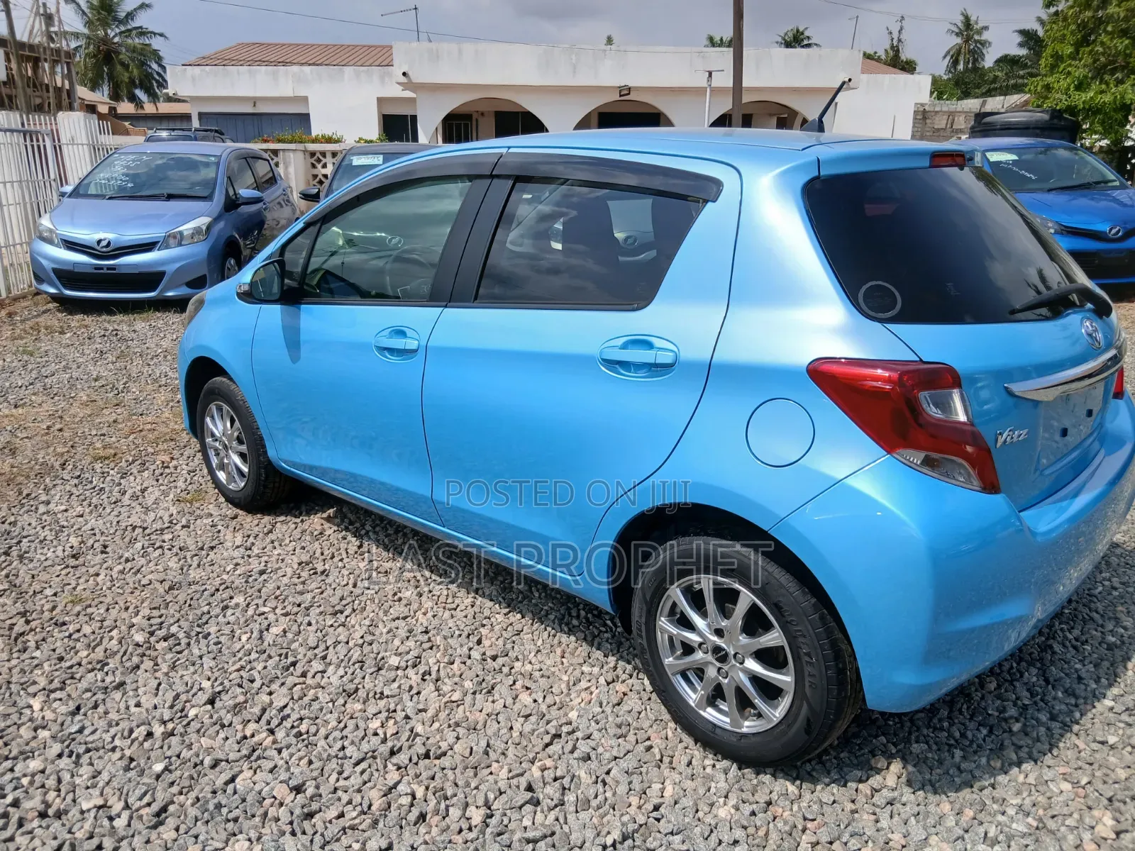 Toyota Vitz 1.3 AWD 5dr 2016 Blue