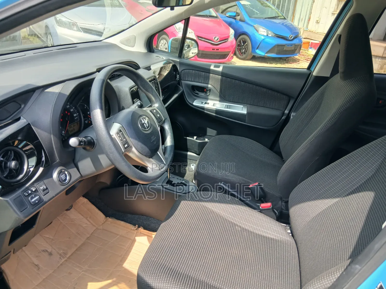 Toyota Vitz 1.3 AWD 5dr 2016 Blue