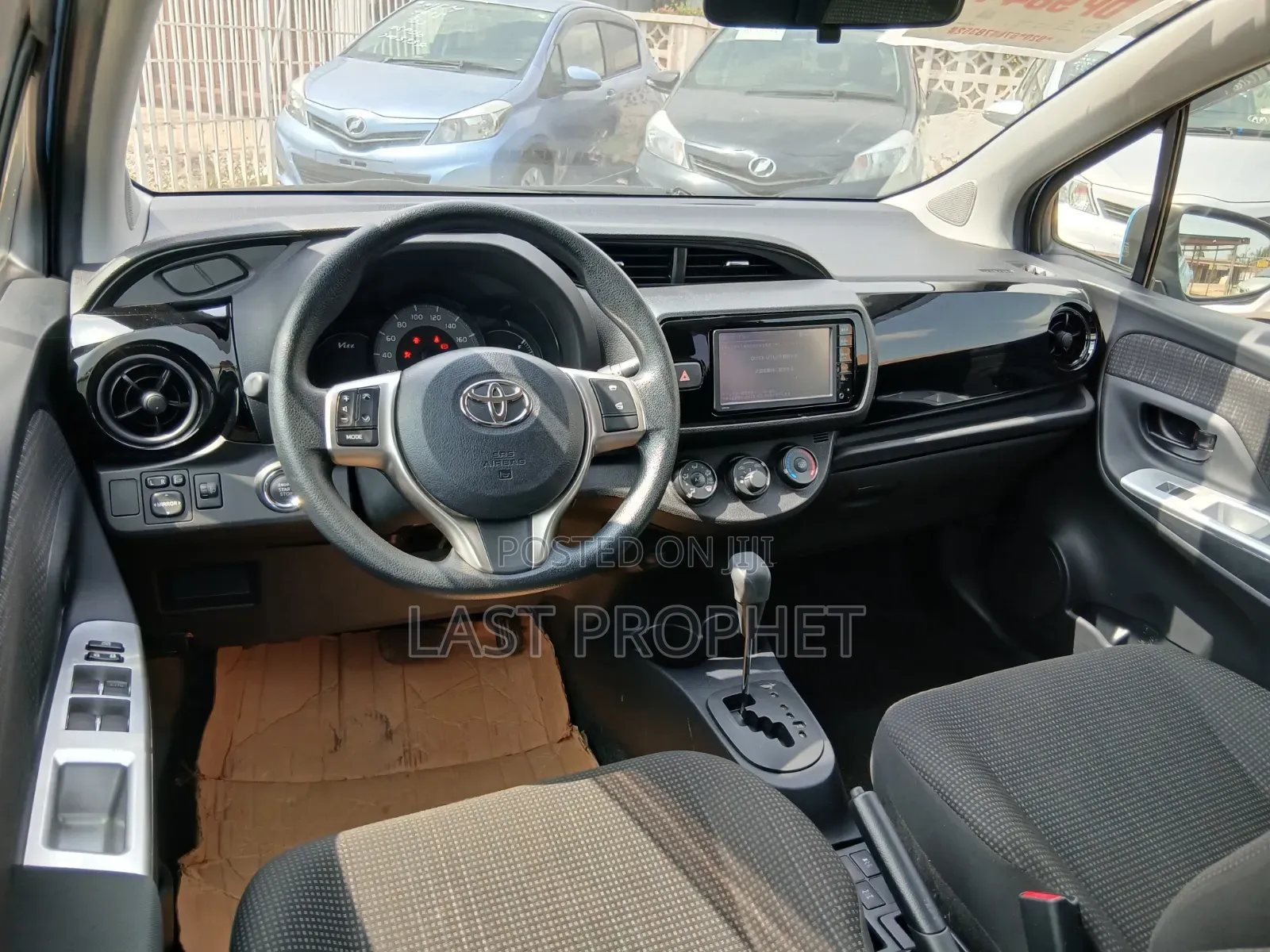 Toyota Vitz 1.3 AWD 5dr 2016 Blue