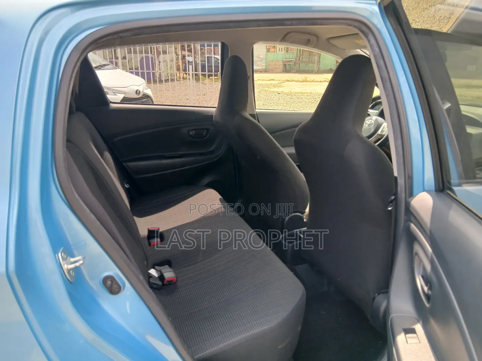 Toyota Vitz 1.3 AWD 5dr 2016 Blue