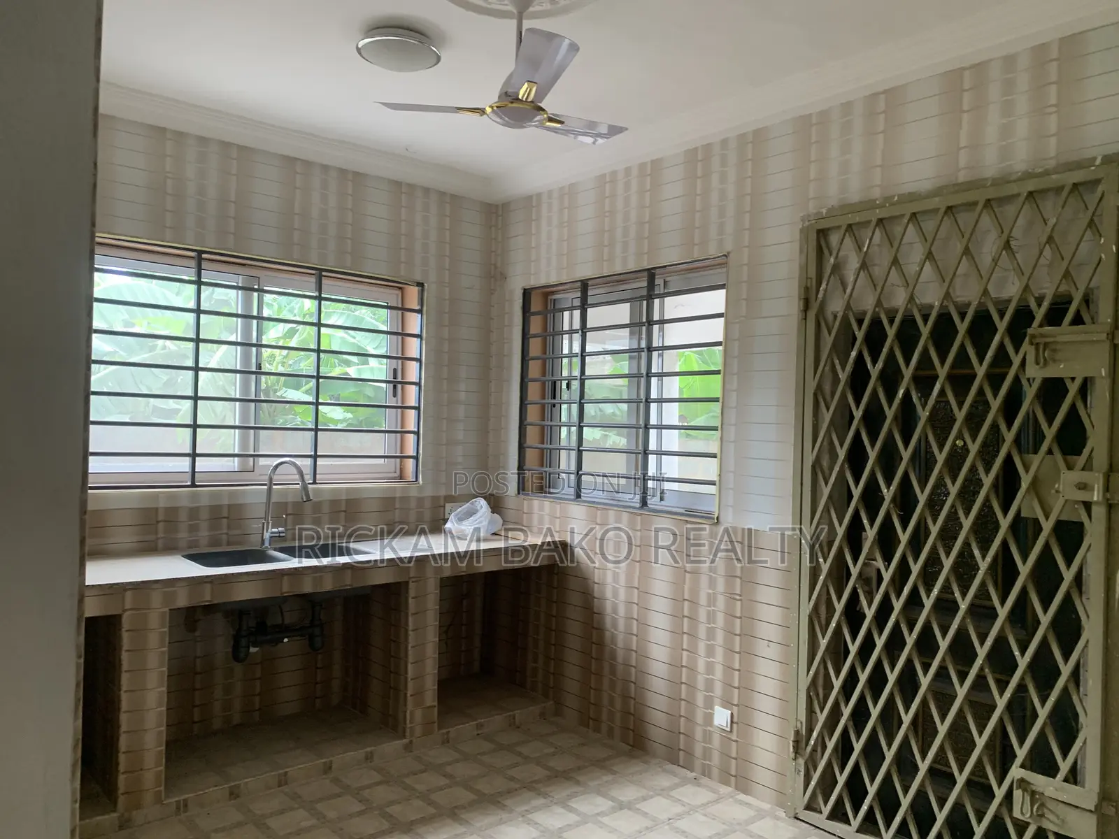 3bdrm Apartment in Dawhenya for rent