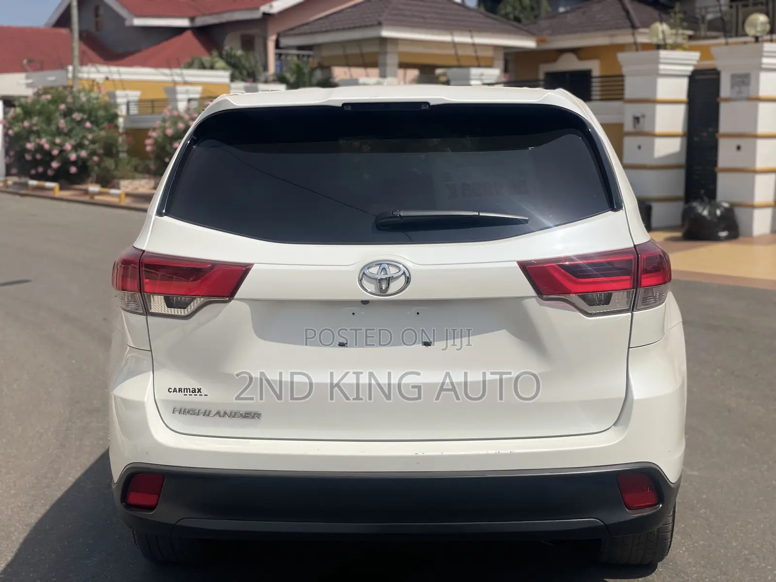 Toyota Highlander LE 2019 White