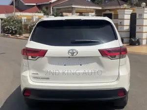 Toyota Highlander LE 2019 White