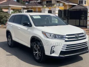 Toyota Highlander LE 2019 White