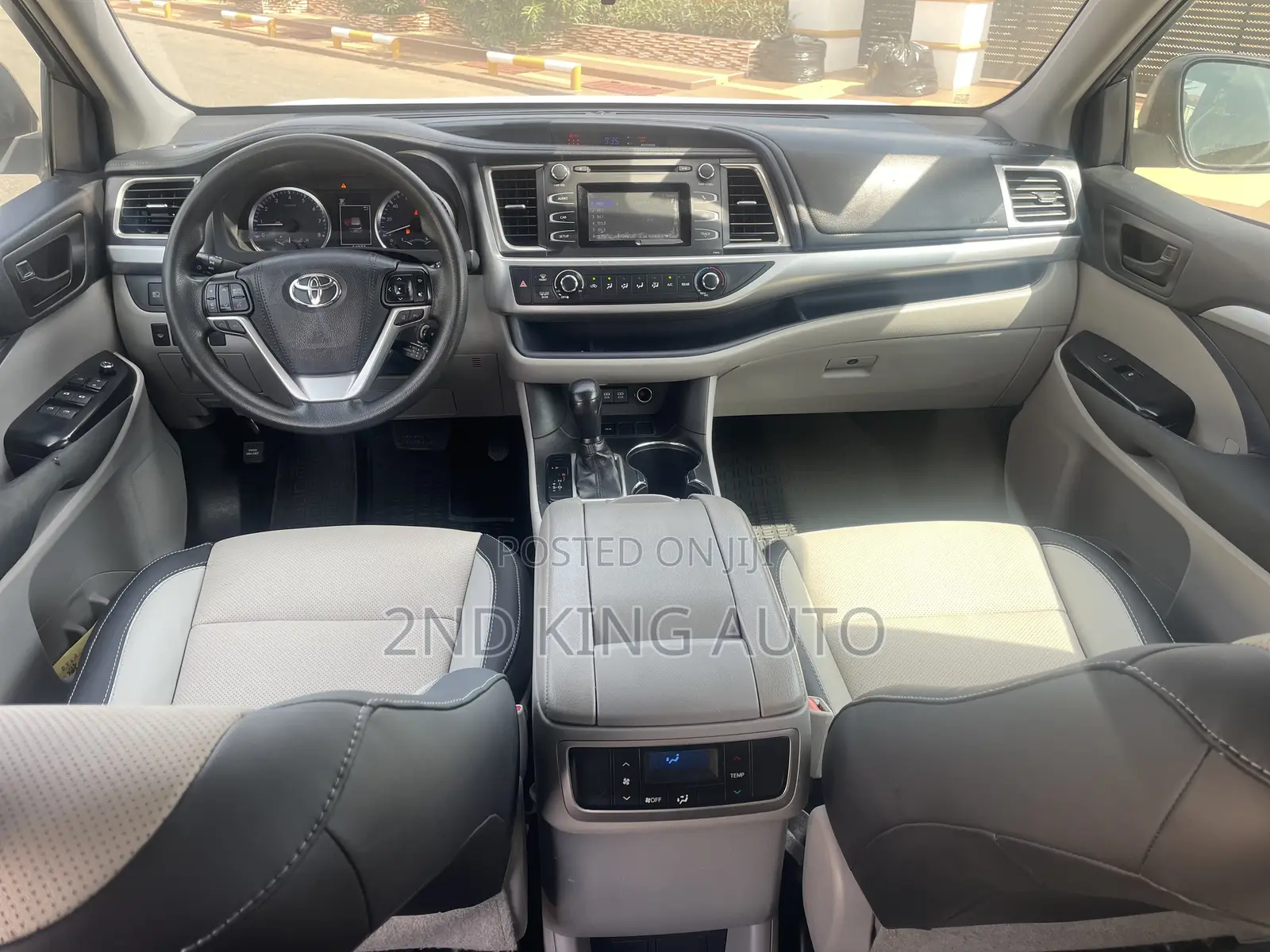 Toyota Highlander LE 2019 White