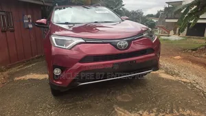 Toyota RAV4 XLE 4dr SUV (2.5L 4cyl 6A) 2018 Red