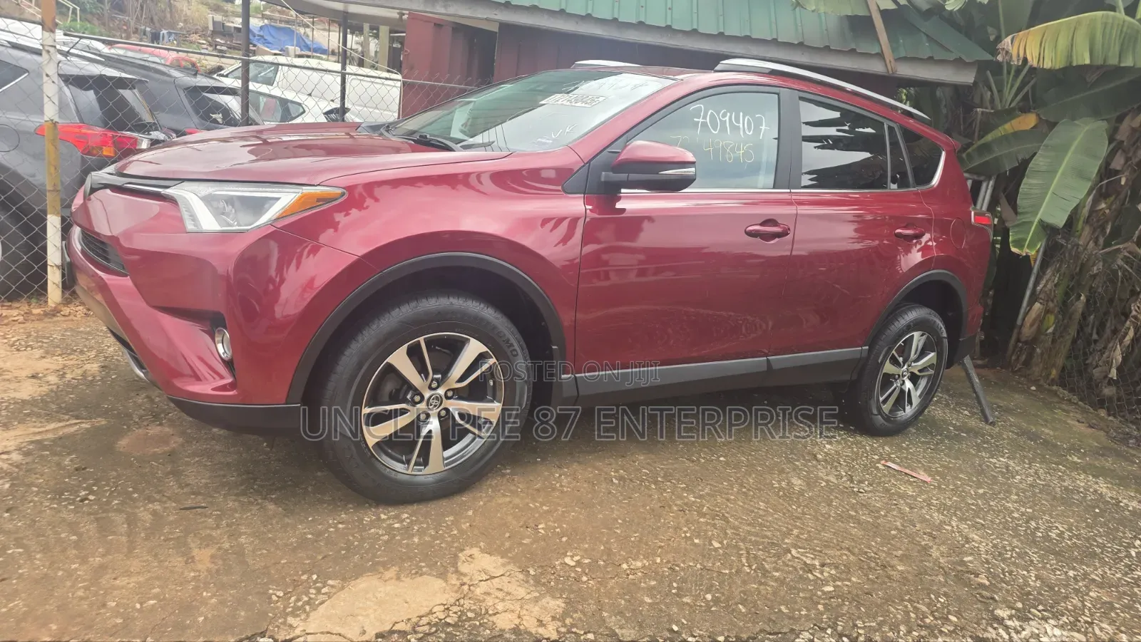 Toyota RAV4 XLE 4dr SUV (2.5L 4cyl 6A) 2018 Red