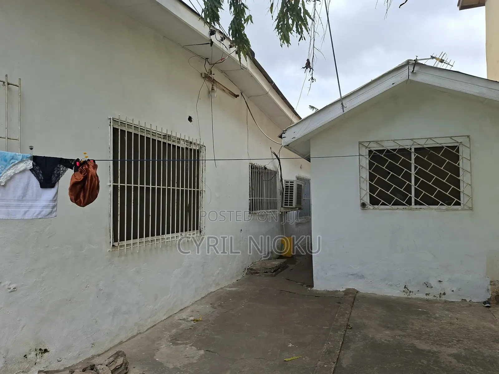 6bdrm Bungalow in UPSA Area for sale