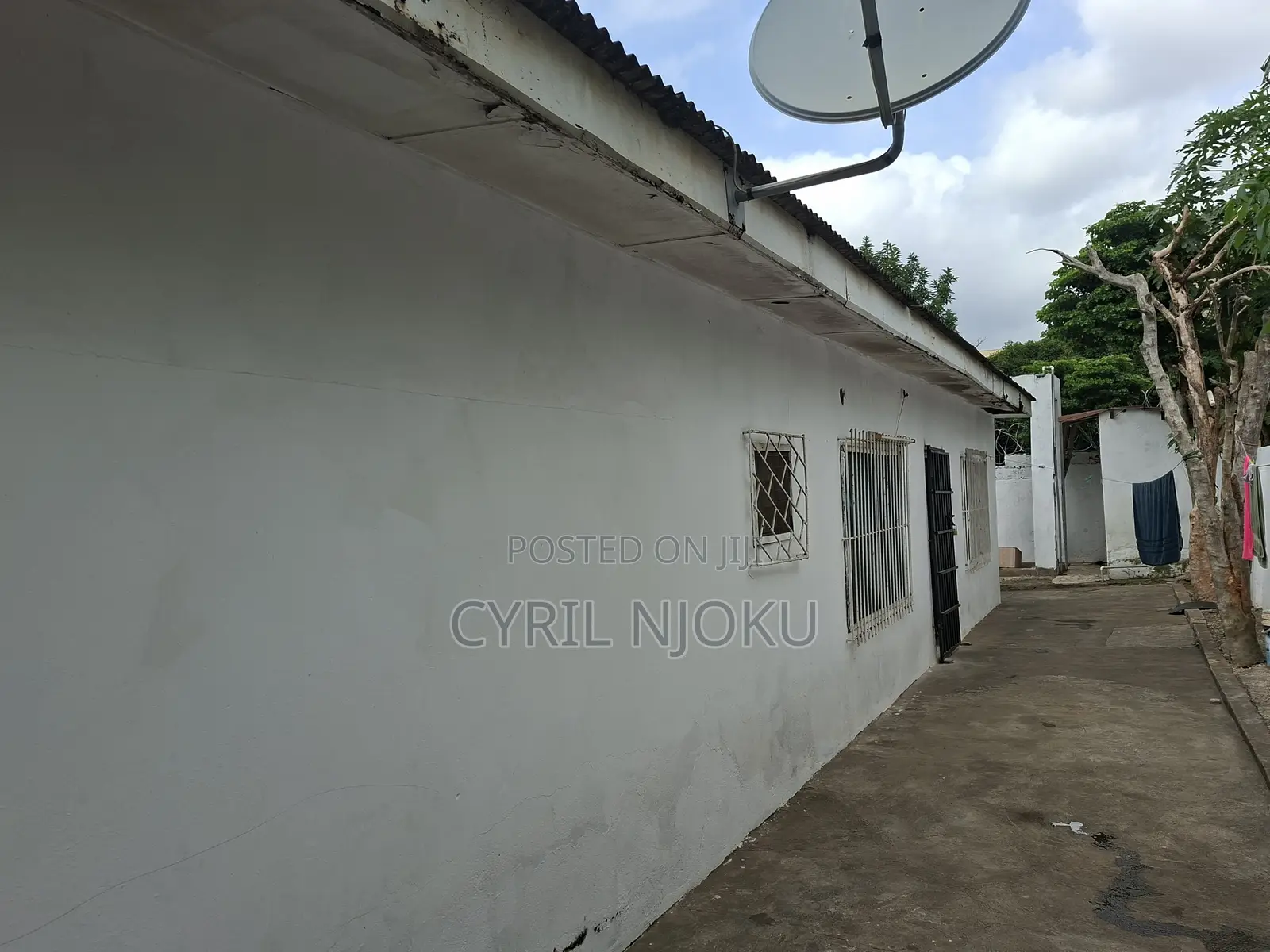 6bdrm Bungalow in UPSA Area for sale