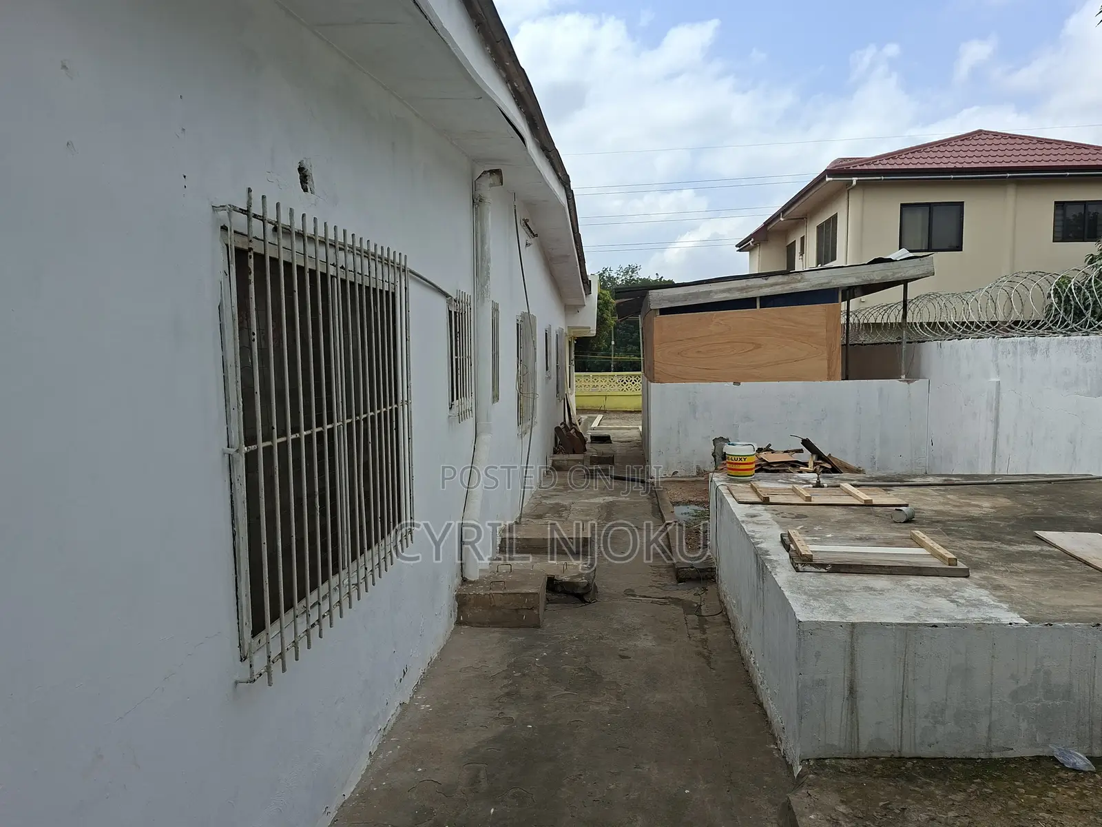 6bdrm Bungalow in UPSA Area for sale