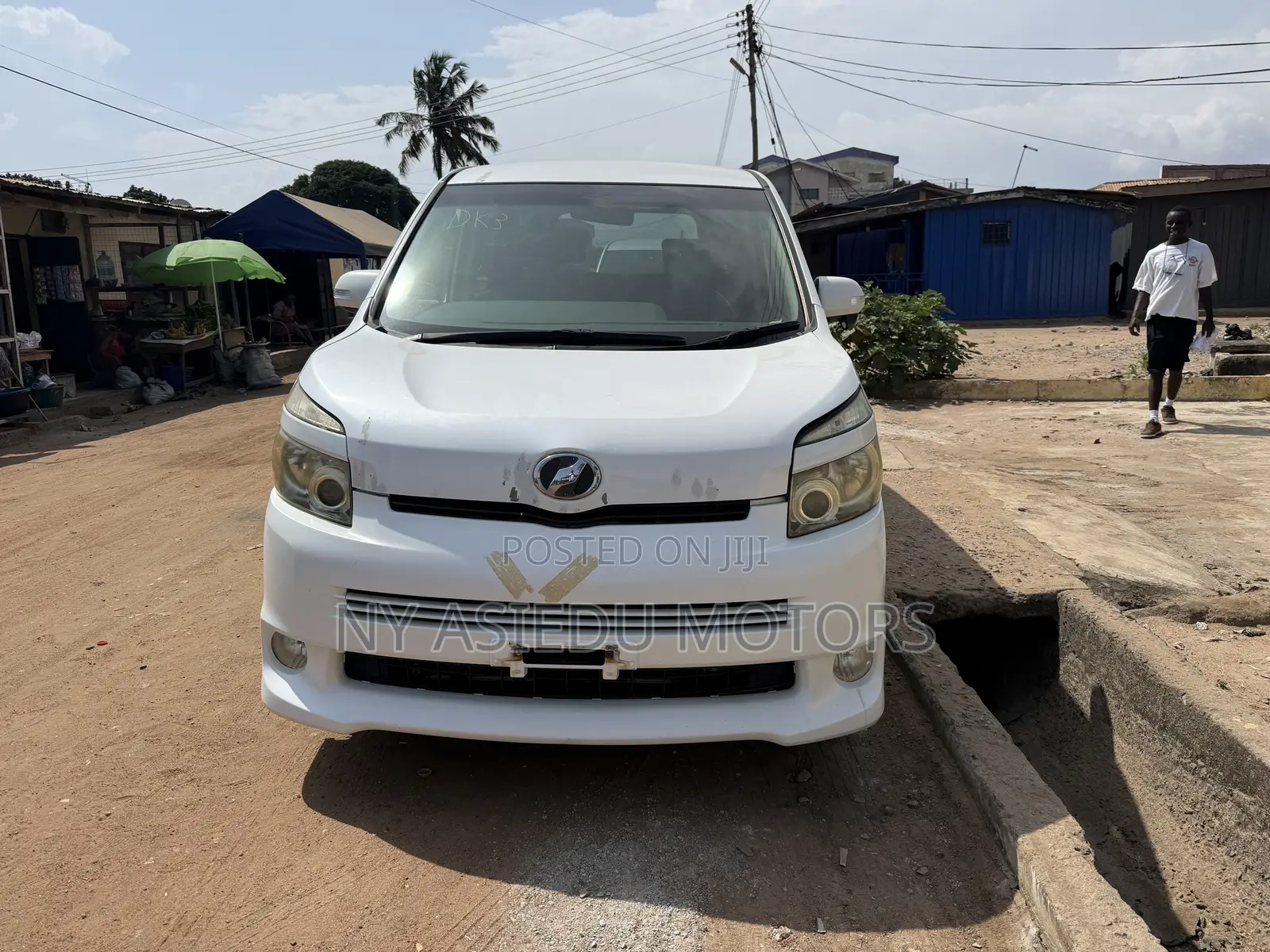 Toyota Voxy V 2WD 8-Seater 2010 White