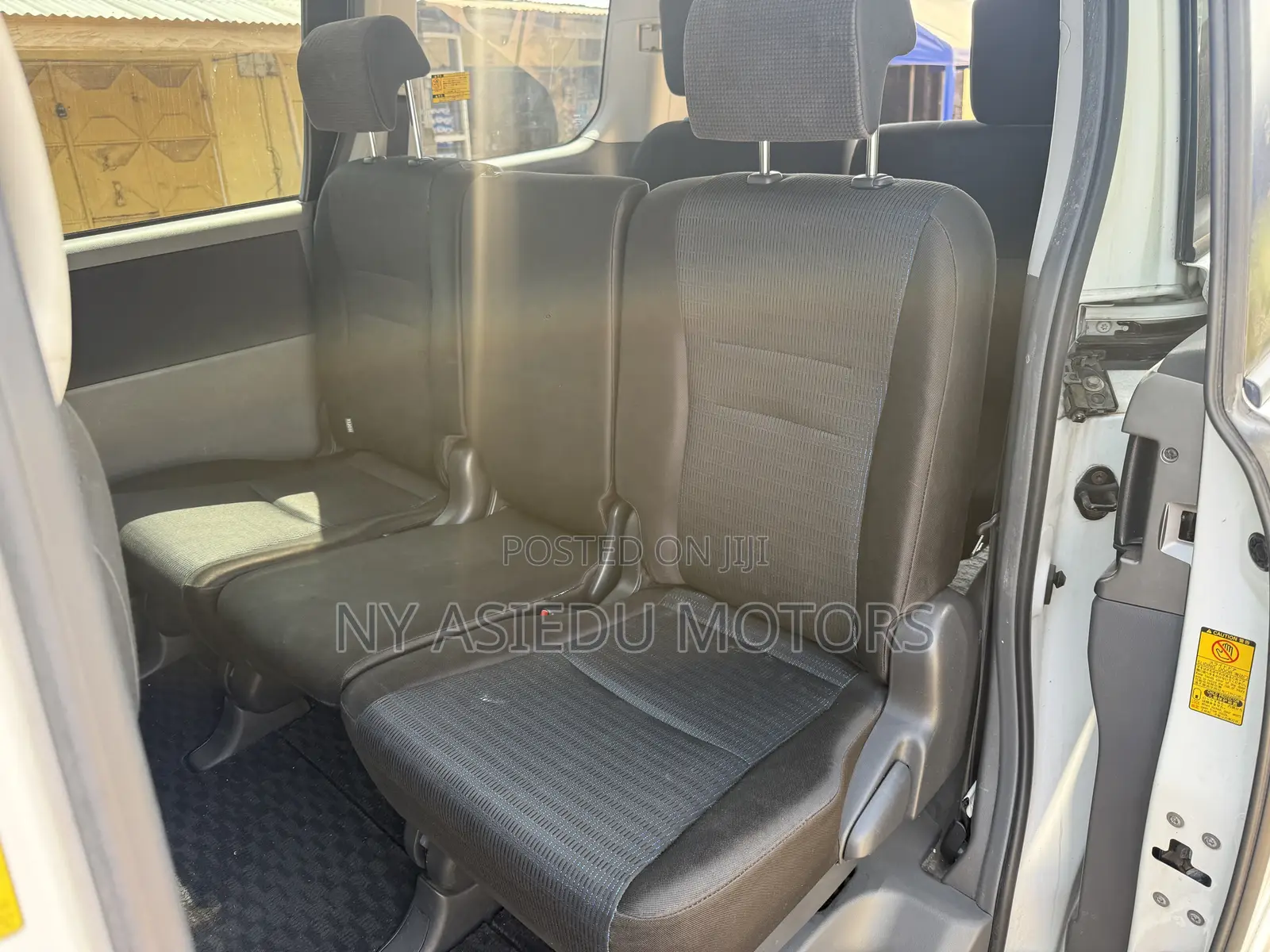 Toyota Voxy V 2WD 8-Seater 2010 White