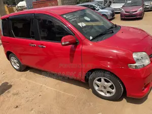 Toyota Sienta 1.5 FWD 2013 Red