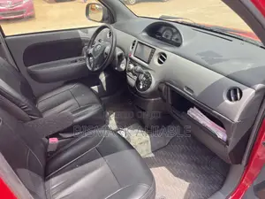 Toyota Sienta 1.5 FWD 2013 Red