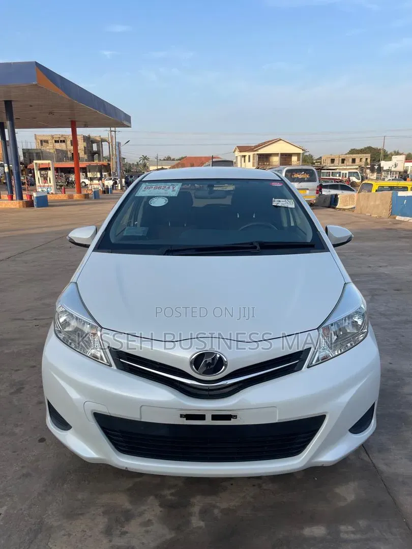 Toyota Vitz 2013 White
