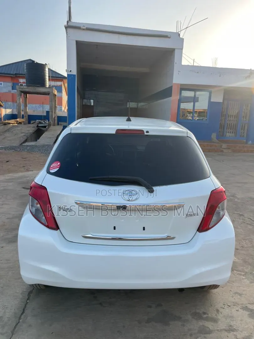 Toyota Vitz 2013 White