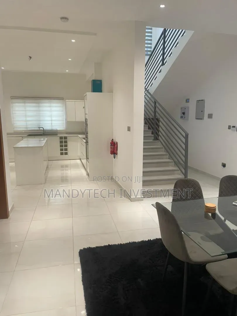 4bdrm Duplex in School Junction for rent