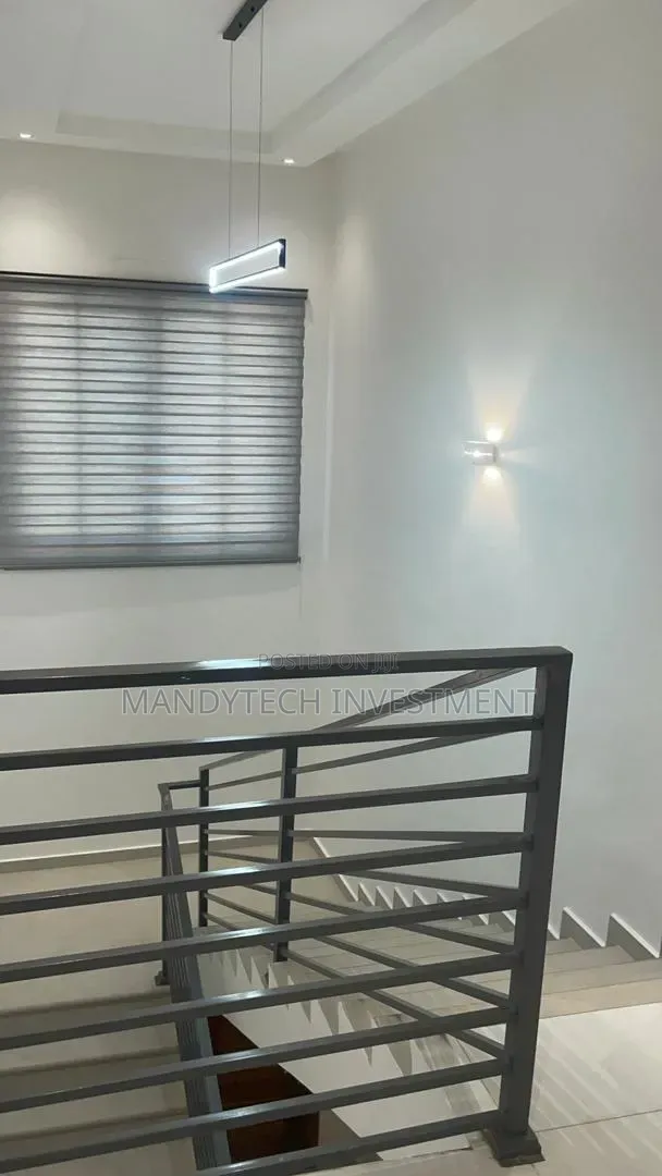 4bdrm Duplex in School Junction for rent