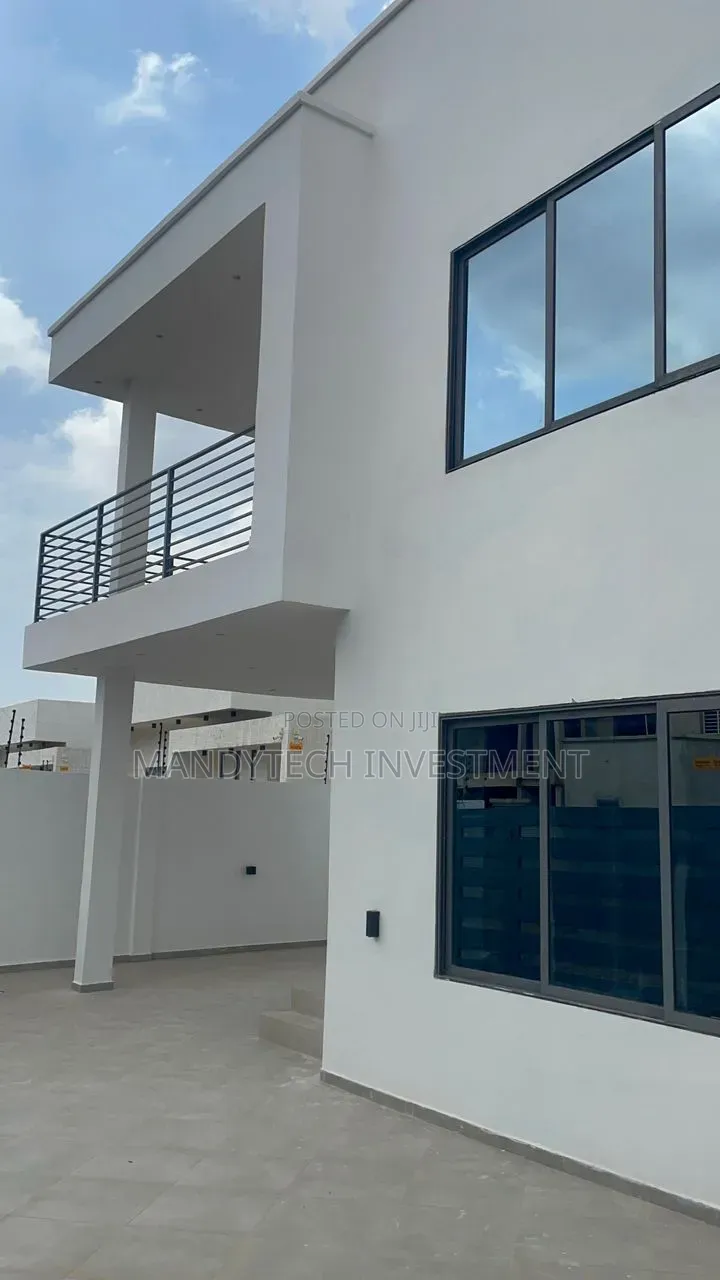 4bdrm Duplex in School Junction for rent
