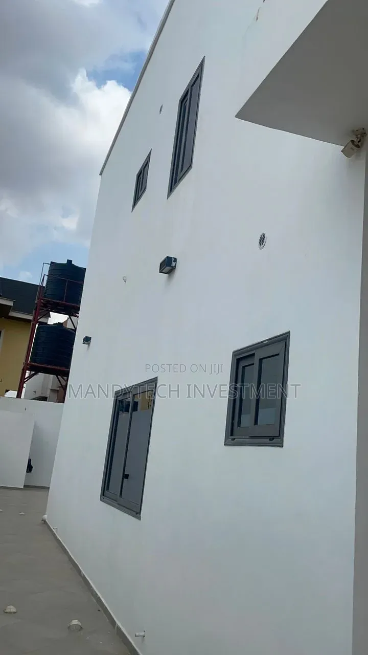 4bdrm Duplex in School Junction for rent