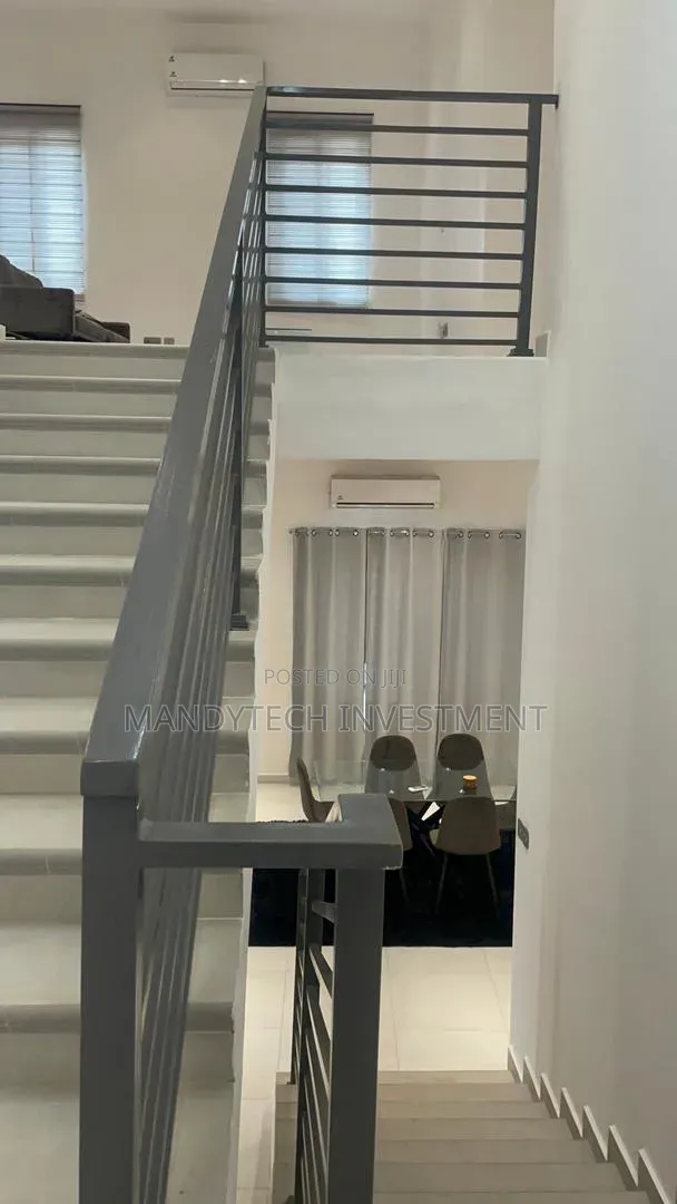 4bdrm Duplex in School Junction for rent