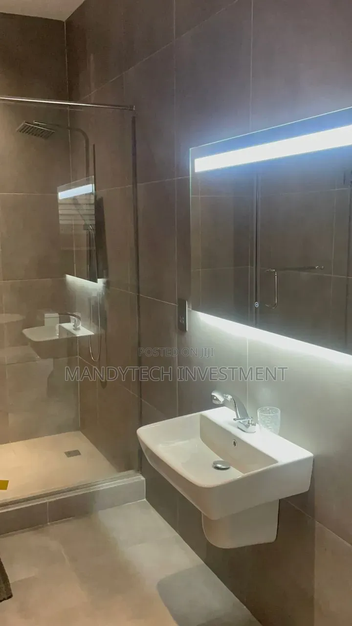 4bdrm Duplex in School Junction for rent