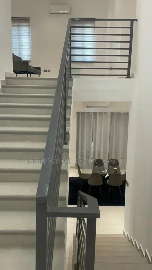 4bdrm Duplex in School Junction for rent