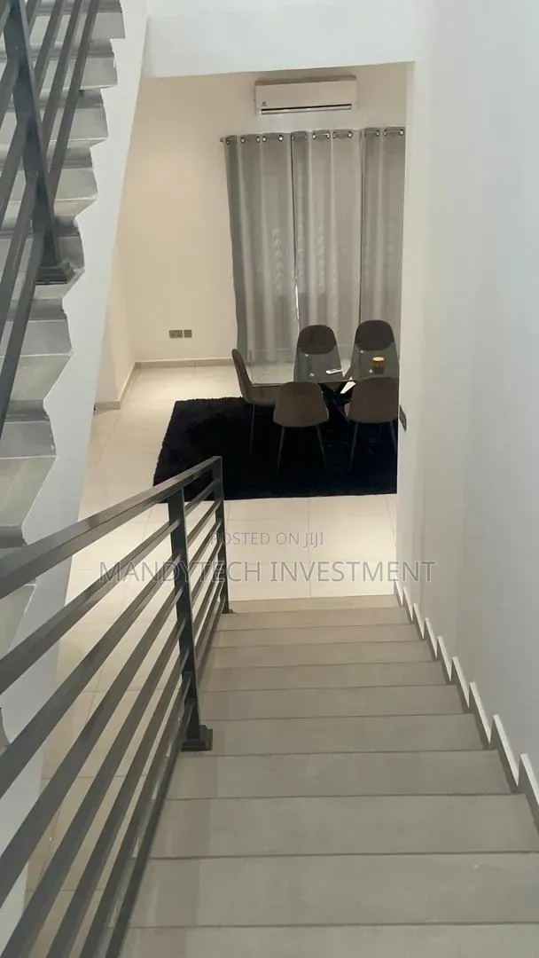 4bdrm Duplex in School Junction for rent