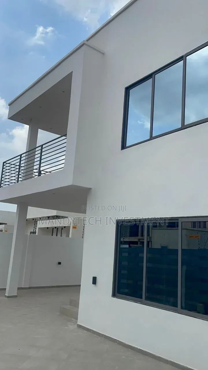 4bdrm Duplex in School Junction for rent