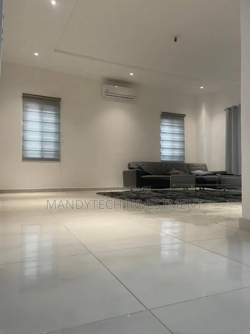 4bdrm Duplex in School Junction for rent