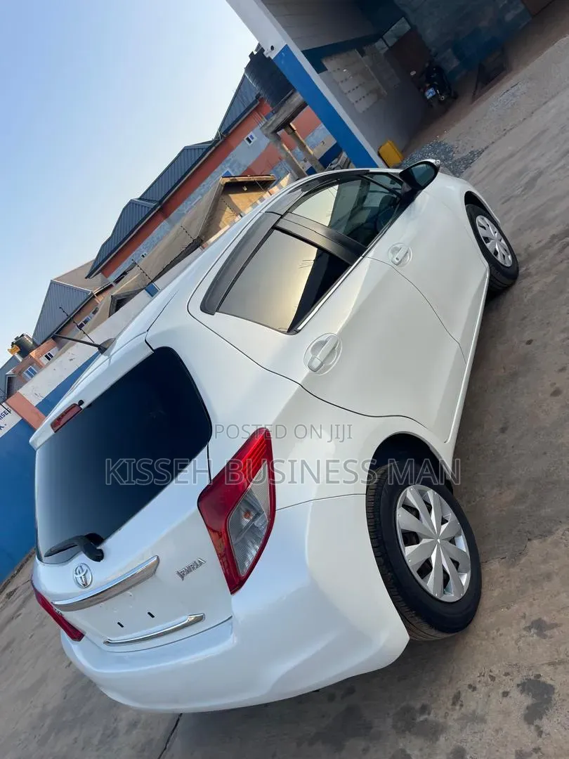 Toyota Vitz 2013 White