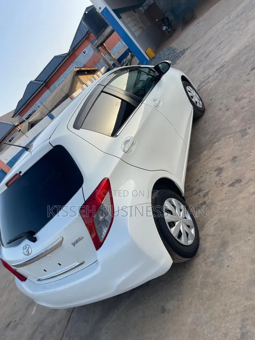Toyota Vitz 2013 White