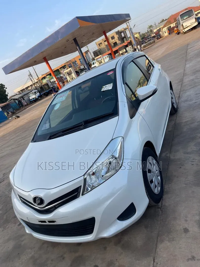 Toyota Vitz 2013 White