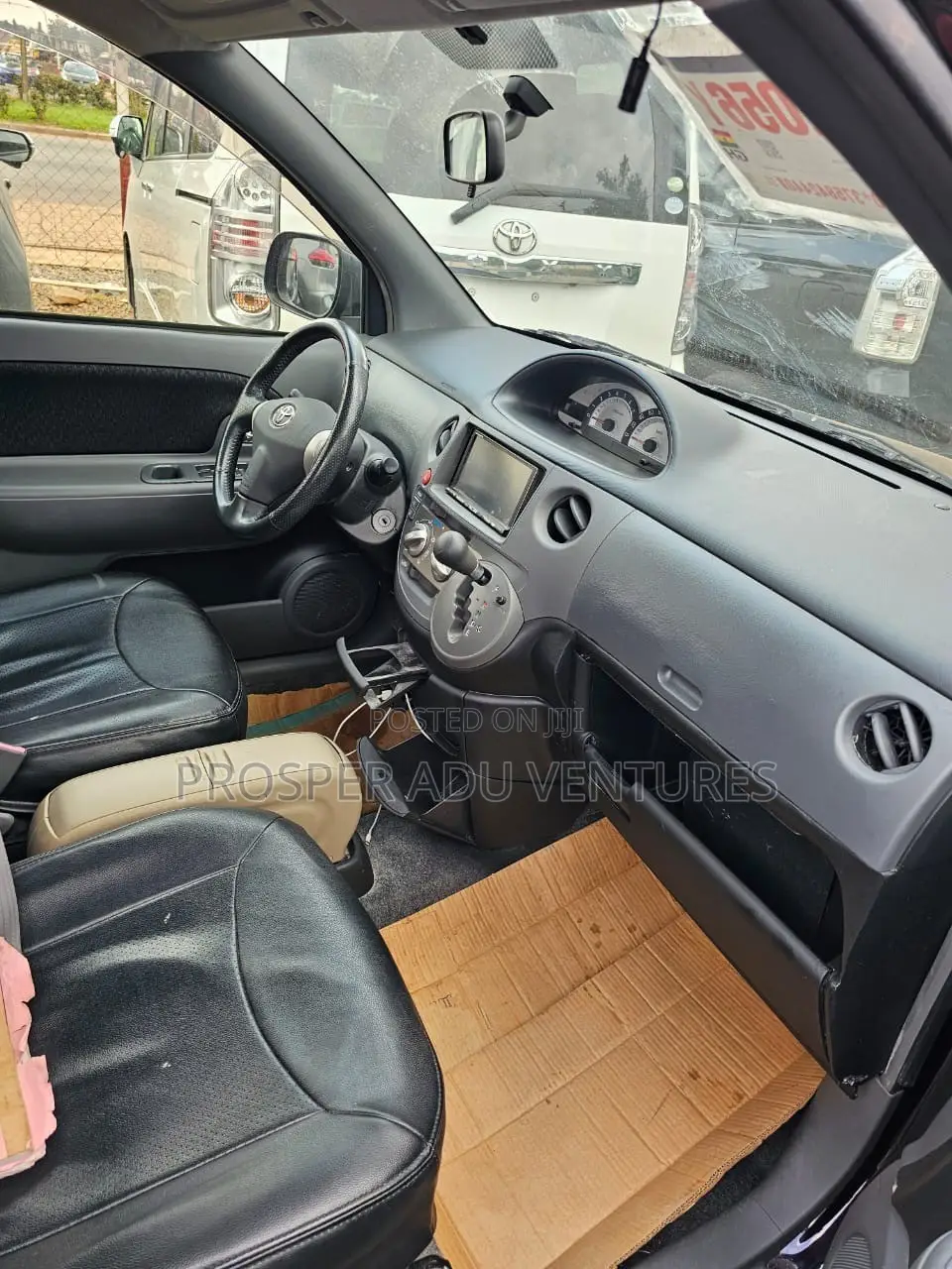 Toyota Sienta 1.5 FWD 2013
