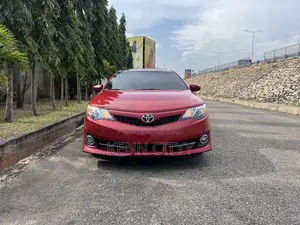 Toyota Camry SE 4dr Sedan (2.5L 4cyl 6A) 2014 Red