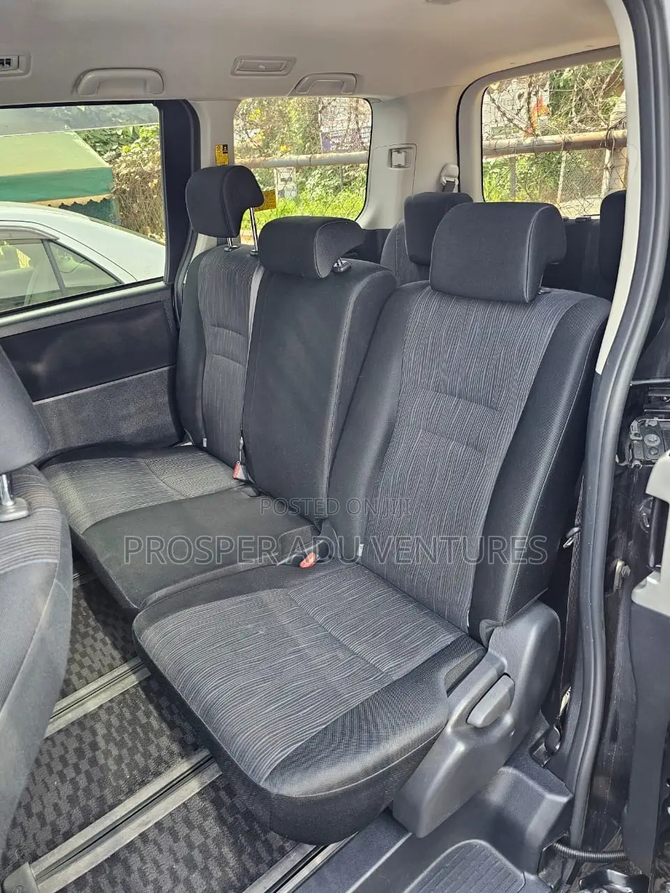 Toyota Voxy X 4WD 8-Seater 2013 Black