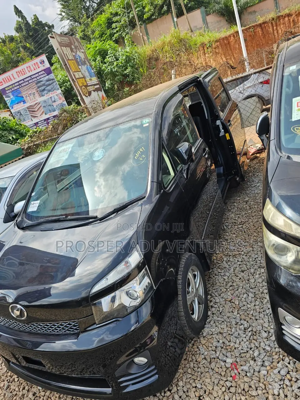 Toyota Voxy X 4WD 8-Seater 2013 Black