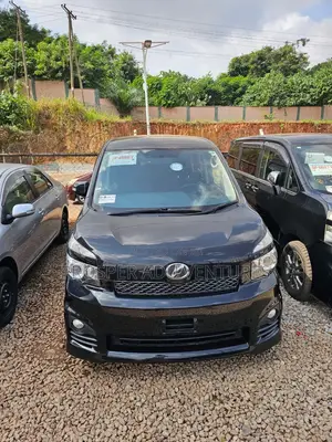 Toyota Voxy X 4WD 8-Seater 2013 Black