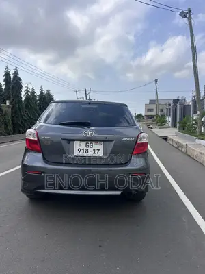 Toyota Matrix Hatchback FWD (1.8L 4cyl 5M) 2010 Gray