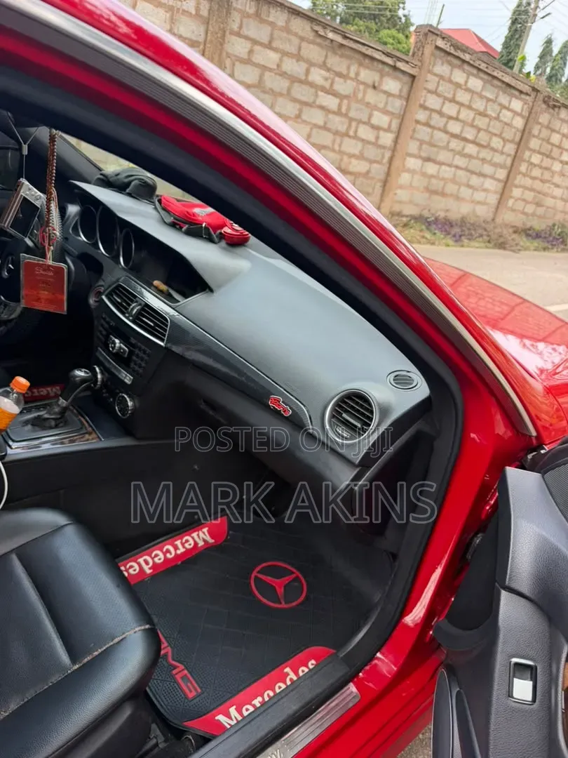 Mercedes-Benz C250 2014 Red