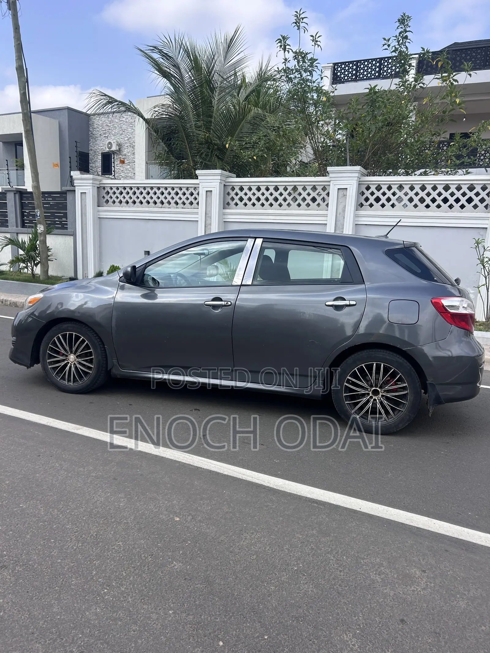 Toyota Matrix Hatchback FWD (1.8L 4cyl 5M) 2010 Gray