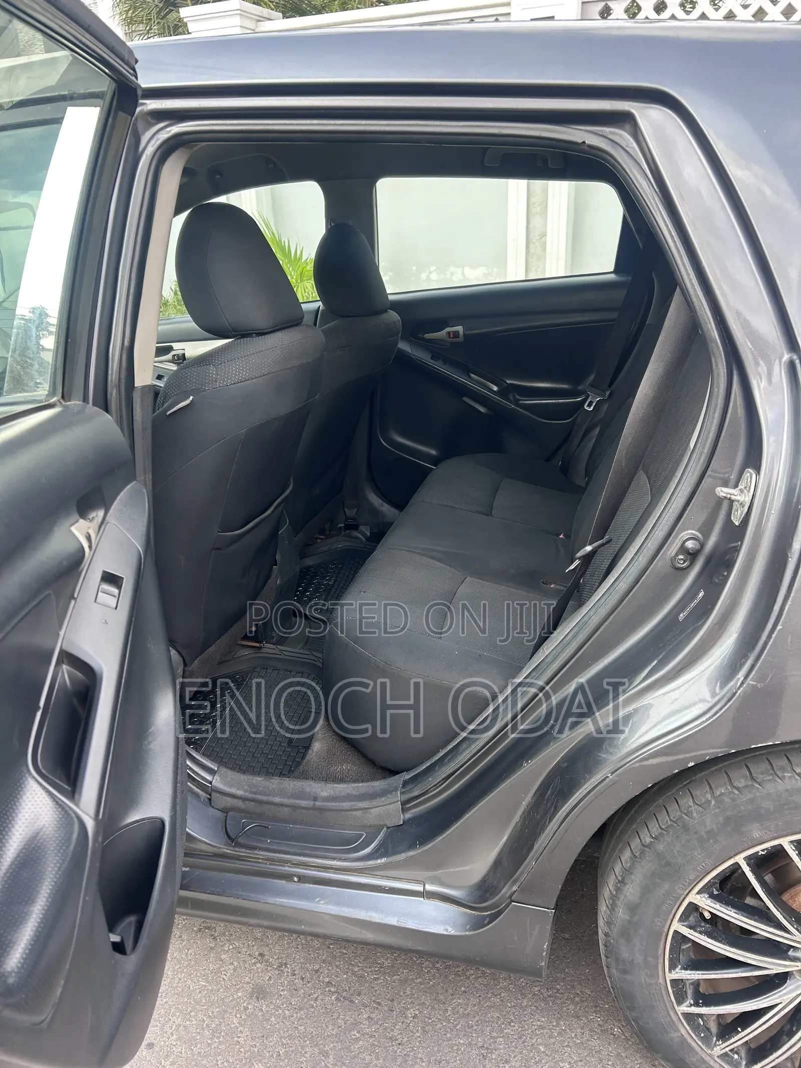 Toyota Matrix Hatchback FWD (1.8L 4cyl 5M) 2010 Gray