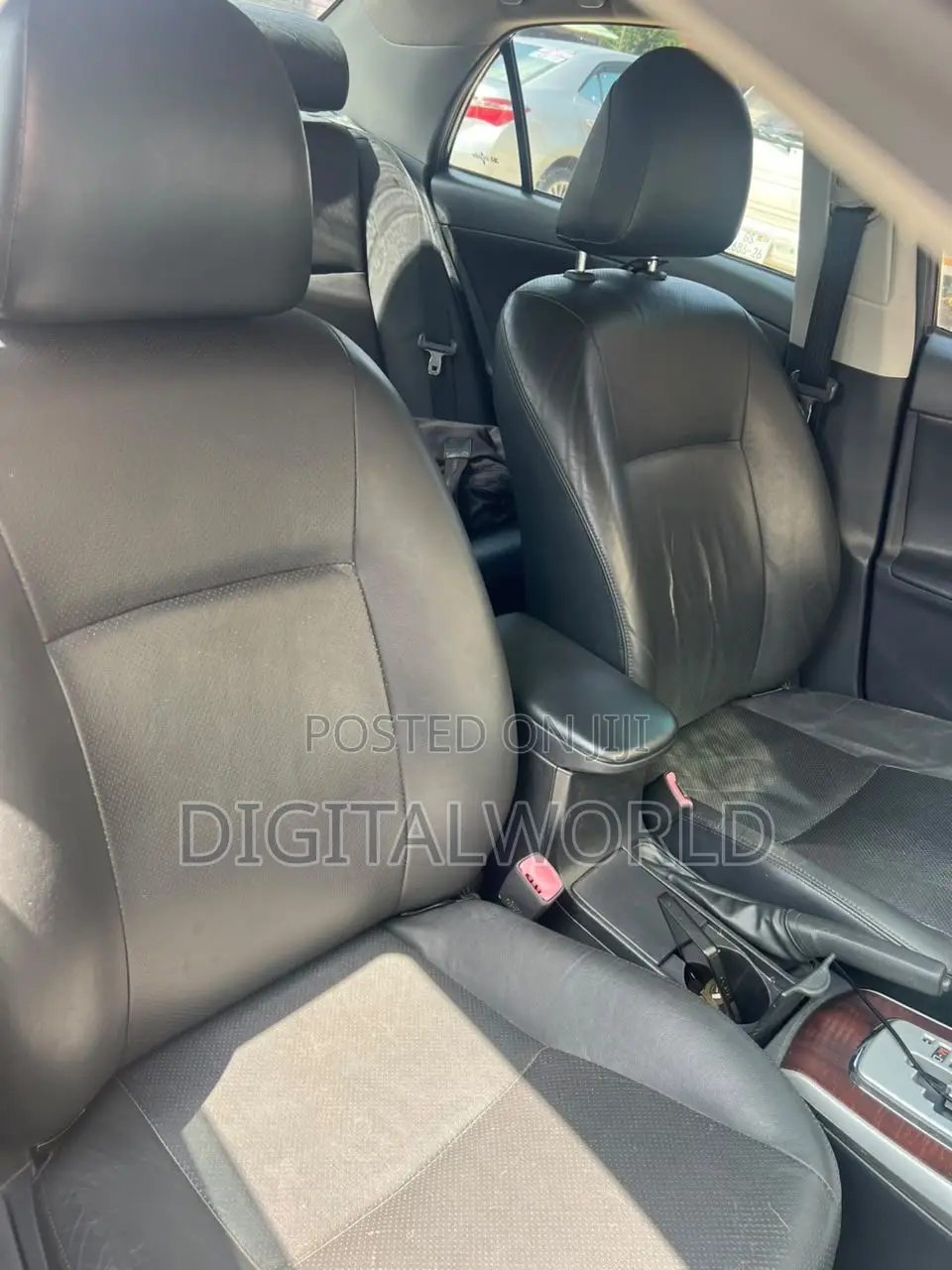 Toyota Corolla LE 4dr Sedan (1.8L 4cyl 4A) 2013 Gray