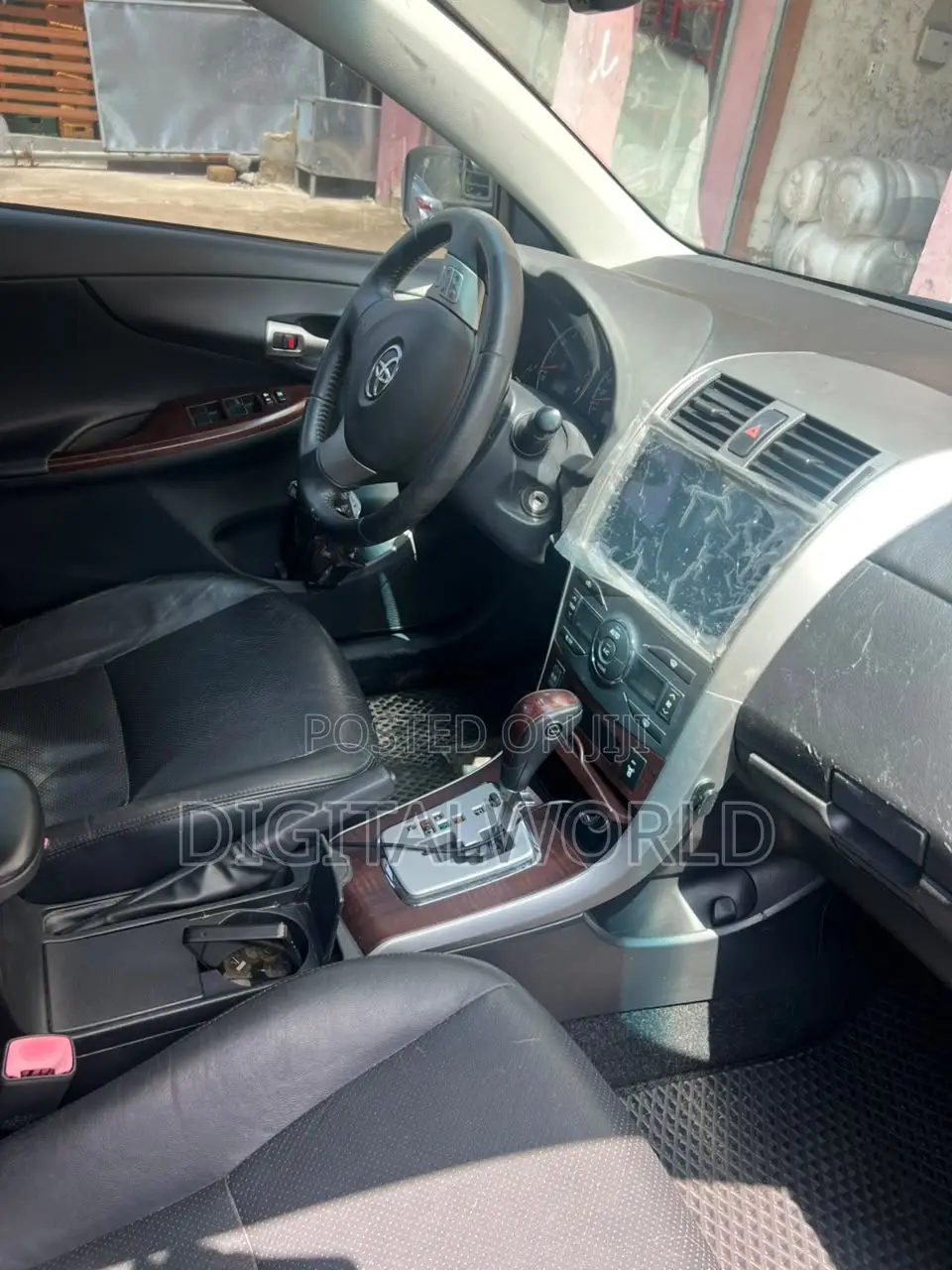 Toyota Corolla LE 4dr Sedan (1.8L 4cyl 4A) 2013 Gray