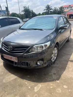 Toyota Corolla LE 4dr Sedan (1.8L 4cyl 4A) 2013 Gray