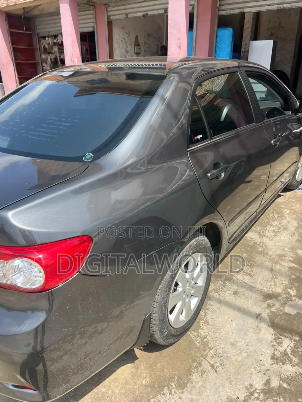 Toyota Corolla LE 4dr Sedan (1.8L 4cyl 4A) 2013 Gray